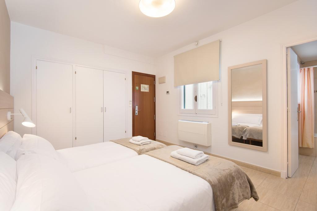 Hostal Jume - Urban Rooms Mahón Buitenkant foto